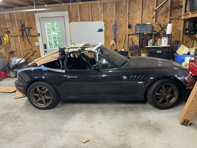 Side view of the Z3 with the original roof structure exposed.