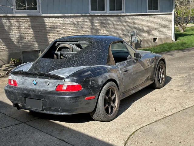 Rear three-quarter view of the Z3 with the carbon hardtop fitted.